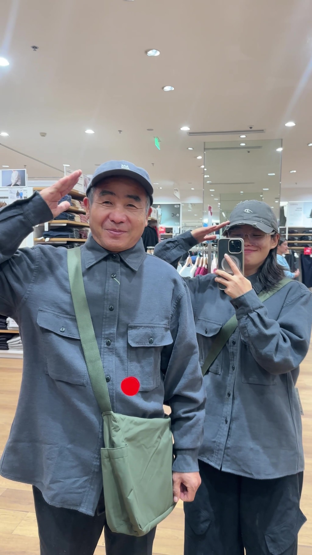 UNIQLO日系工装变“抗日服”?¥199恤衫掀打卡潮。 小红书 UNIQLO日系工装变“抗日服”?¥199恤衫掀打卡潮。 小红书