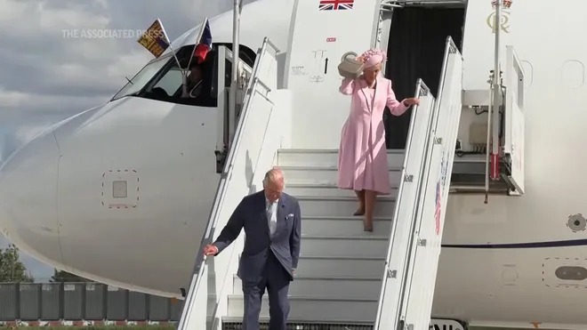英皇伉儷去年出訪德國時曾乘坐這架空巴客機。路透社