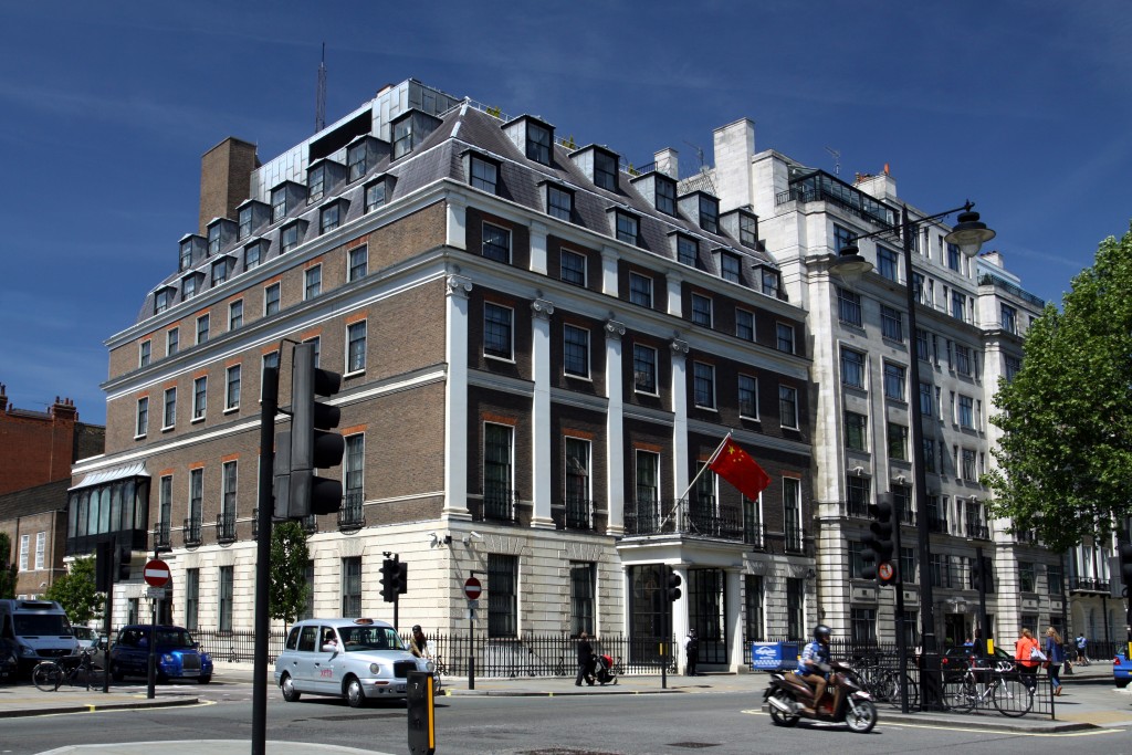 中國駐倫敦大使館回應指,新館舍含有危害英國家安全秘密設施的說法是惡意誹謗。維基網站