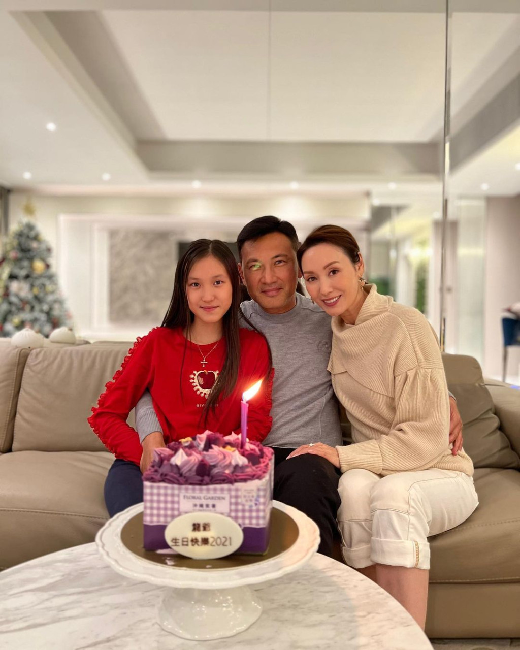郭可盈與林文龍及女兒時常在家中合照。