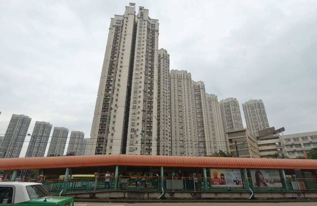 天水圍嘉湖山莊景湖居9座中層E室,實用面積446方呎,以380萬元成交。 天水圍嘉湖山莊景湖居9座中層E室,實用面積446方呎,以380萬元成交。
