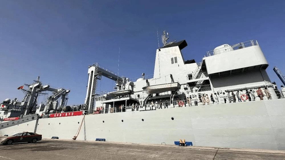 中國軍艦搭載470多名第二批撤離人員抵達沙特吉達港。