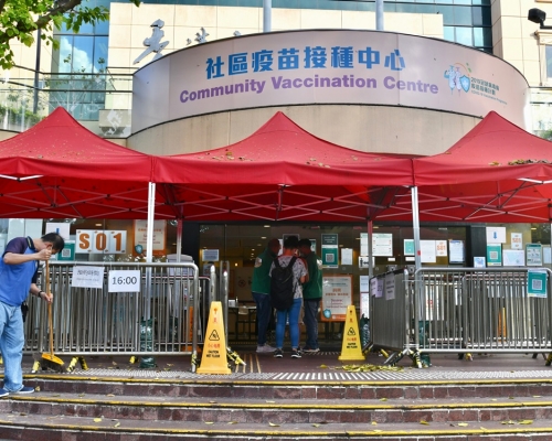 過去24小時共有11宗接種疫苗後送院個案。資料圖片