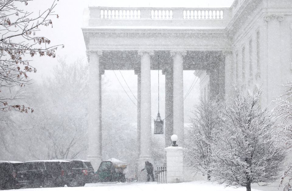 美国遭冬季风暴持续吹袭，最少有83人因极端天气死亡。路透社
