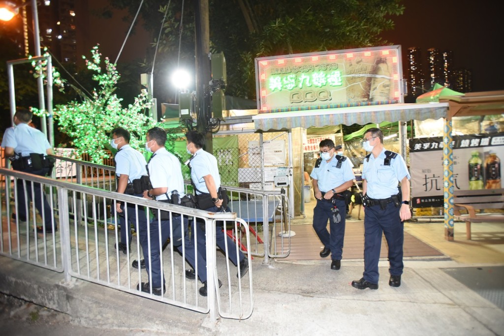 九華徑燒烤場涉無牌經營昨日遭警方及食環署人員巡查。資料圖片