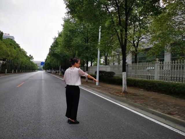 周某春的妻子李某平介紹案發地點。