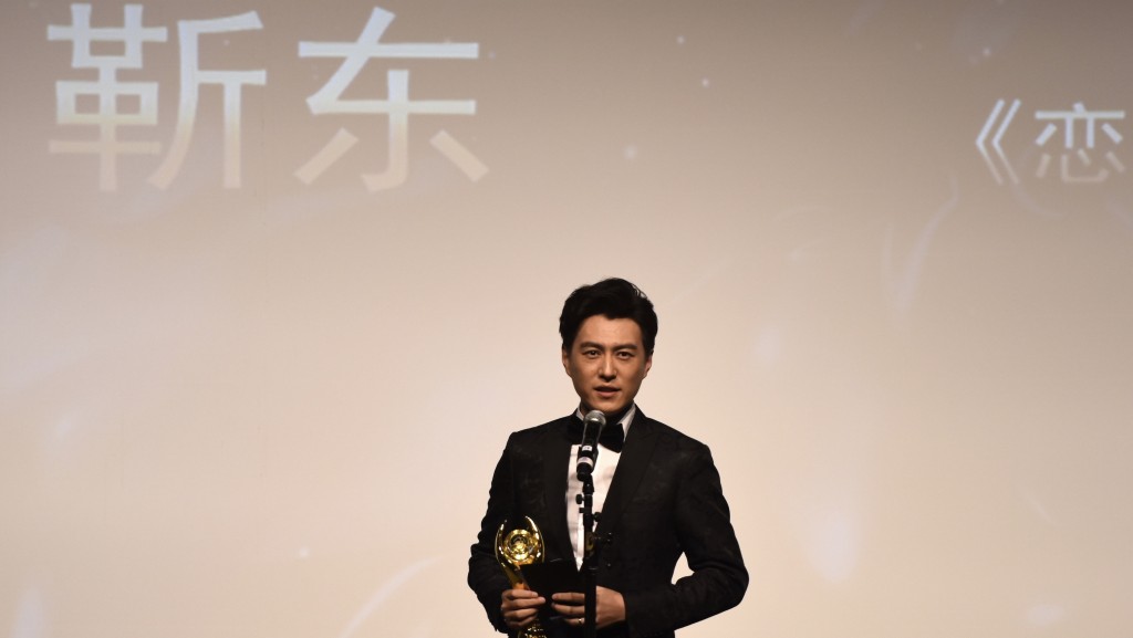 靳东凭藉在《恋爱先生》中的表现，在第14届中美电影节获封年度最佳男主角。 中新社