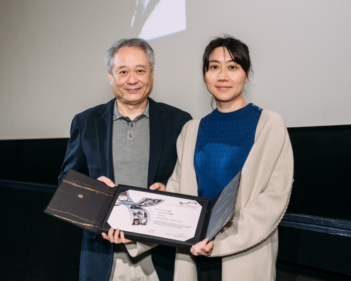 《金都》導演黃綺琳在李安手上接過殊榮。