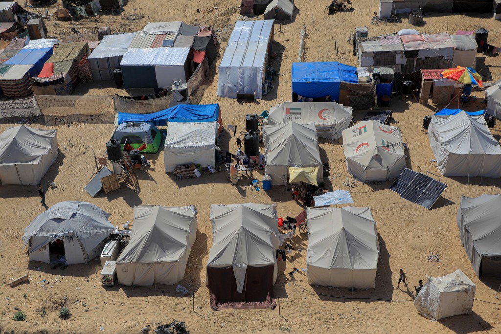 加沙正面臨人道危機，圖為汗尤尼斯的難民營。新華社