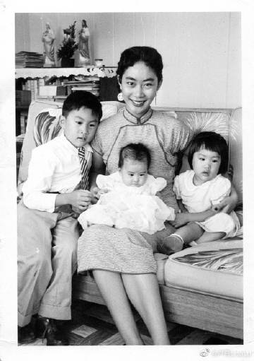 盧燕育有兩女一子。 盧燕育有兩女一子。