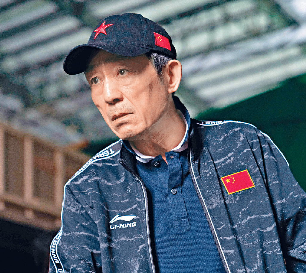 ■张艺谋首部谍战片《悬崖之上》票房劲收。
