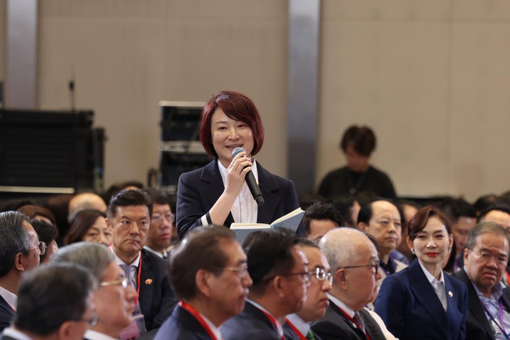 身兼全國人大常委的立法會議員李慧琼。李家超FB圖片 身兼全國人大常委的立法會議員李慧琼。李家超FB圖片