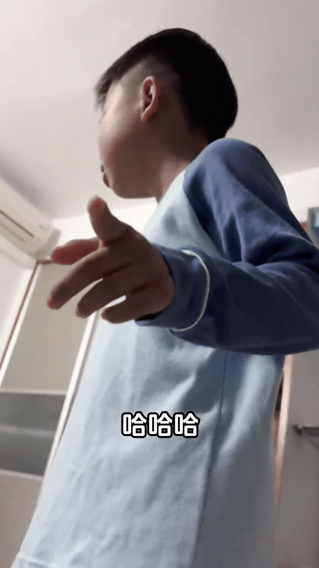 小侄子为姑姑说话时，十分霸气。