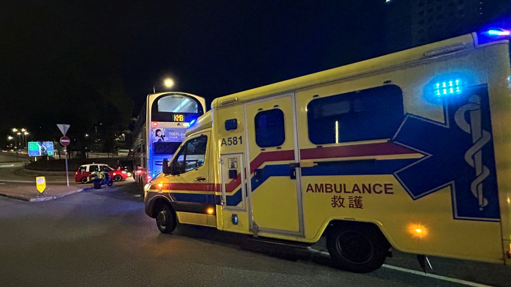 救护车接报赶至。