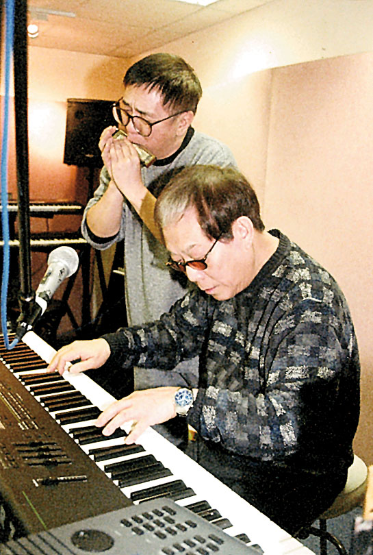 黃霑與顧嘉煇合作創作了多首經典金曲。