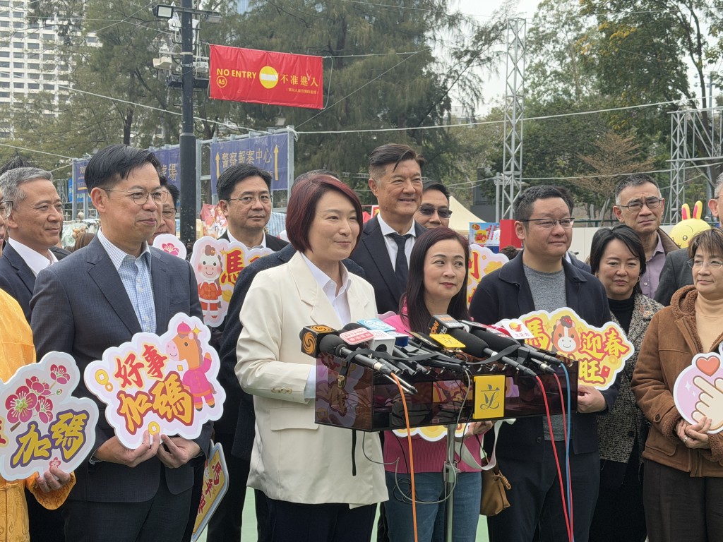 李慧琼早前首次带议员一起行年宵市场。资料图片