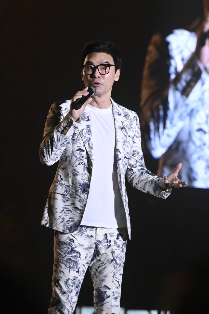 鍾鎮濤（阿B）今日為林敏聰的演唱會擔任嘉賓。