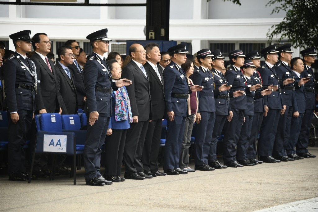 警务处长萧泽颐出席警队结业会操。