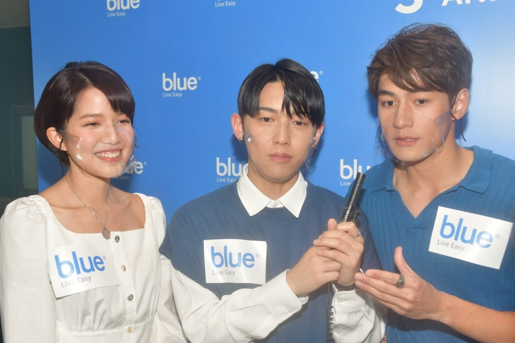 兩男你推我讓,覺得自己不襯Chloe。