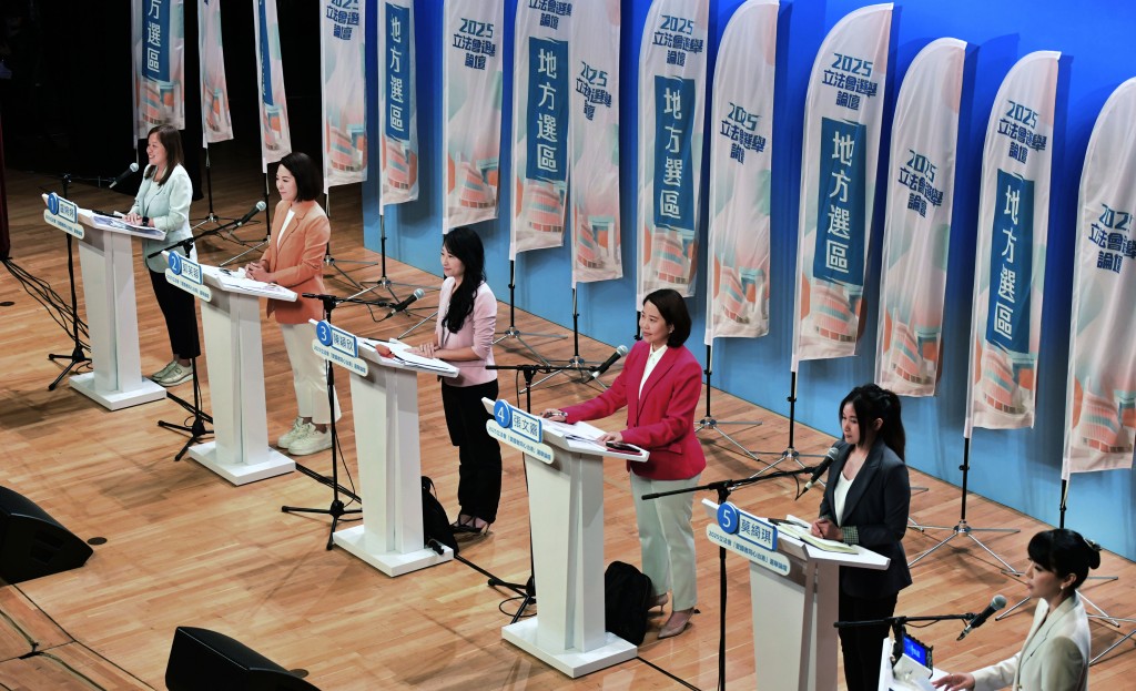 陳國基又指今次論壇有39場辯論，相信傳媒難以辦到。圖為新界西南直選地區辯論。資料圖片