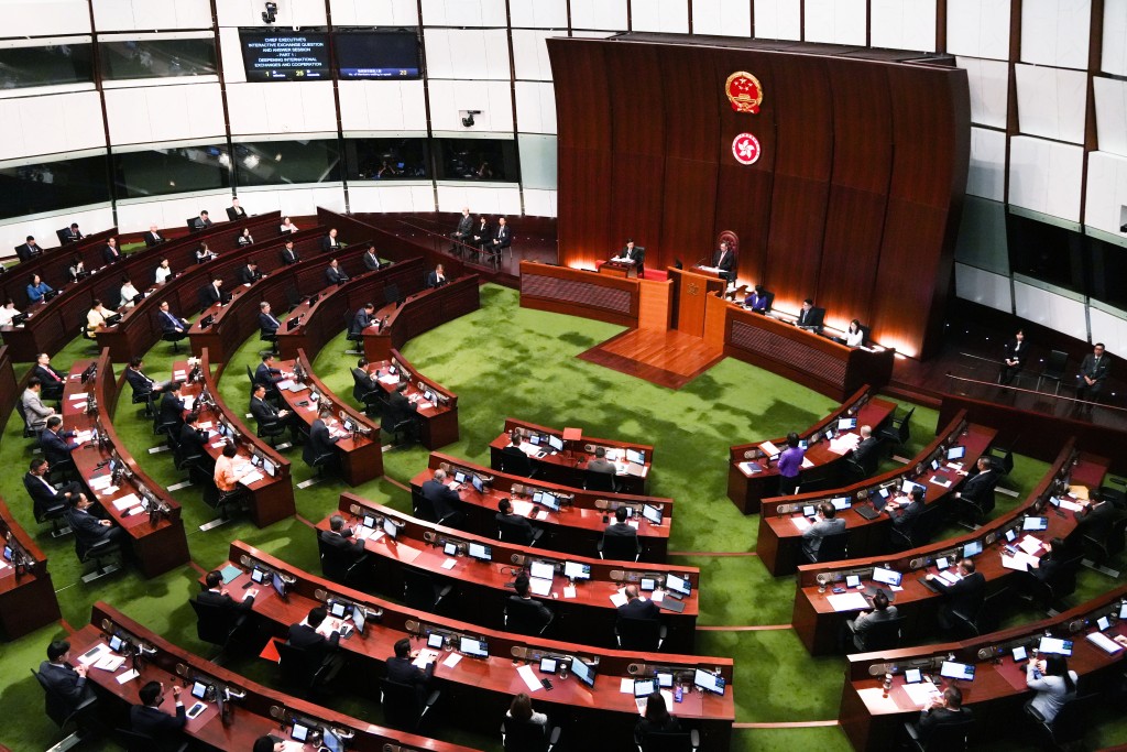 特首李家超今日(29日)在立法会出席互动交流答问会。吴艳玲摄 特首李家超今日(29日)在立法会出席互动交流答问会。吴艳玲摄