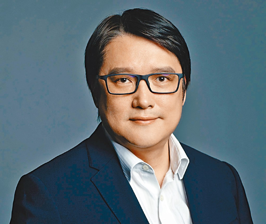 梁仲明︰我很感謝理大,不單是因為母校對我創業的支持,也因為所培訓的人才很出色,很有創新的精神和魄力。藍點子現時有13位員工,絕大部分都是來自母校,畢業後與我們一起推動藍點子前進。
