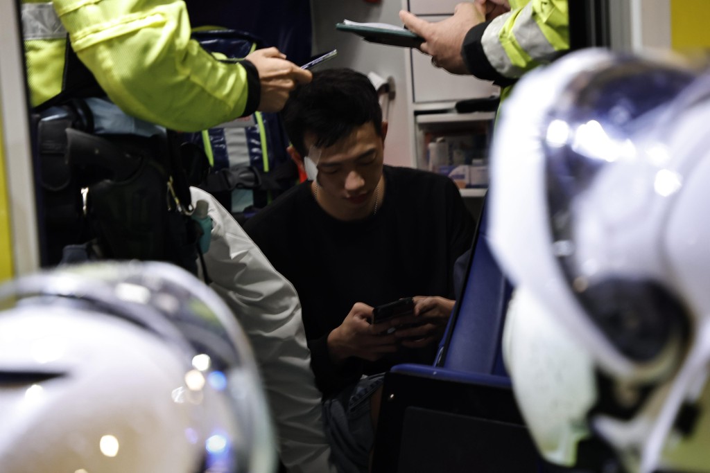 男司機頭部受傷送院治理。 男司機頭部受傷送院治理。