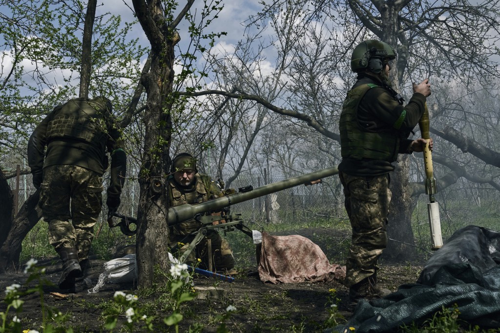 战事至今已有至少超过1万乌军战死沙场。美联社