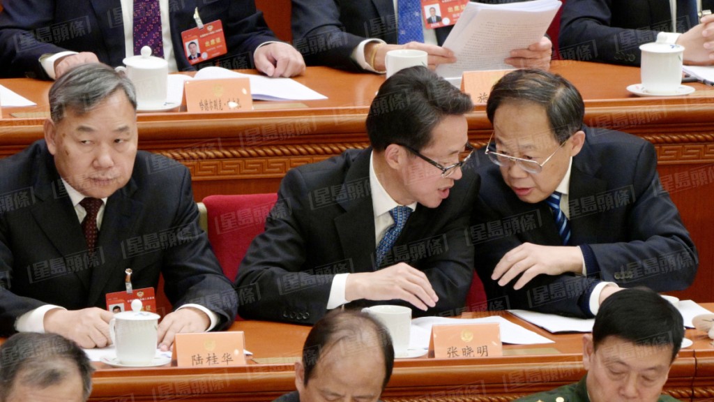 今年三月，刚刚被免去全国政协副秘书长职务的张晓明在主席台现身。（苏正谦摄）