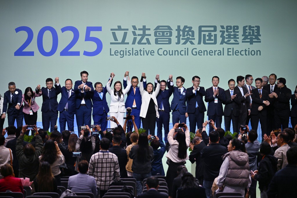 立法會選舉塵埃落定。 立法會選舉塵埃落定。