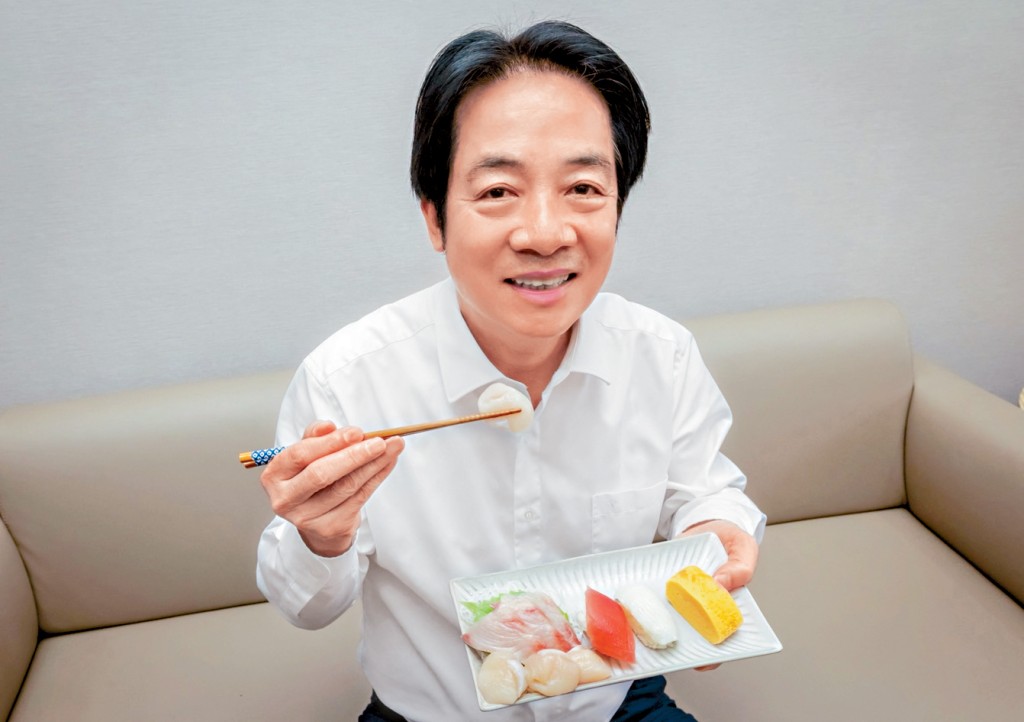 賴清德在社交平台貼出品嘗日本壽司的照片。