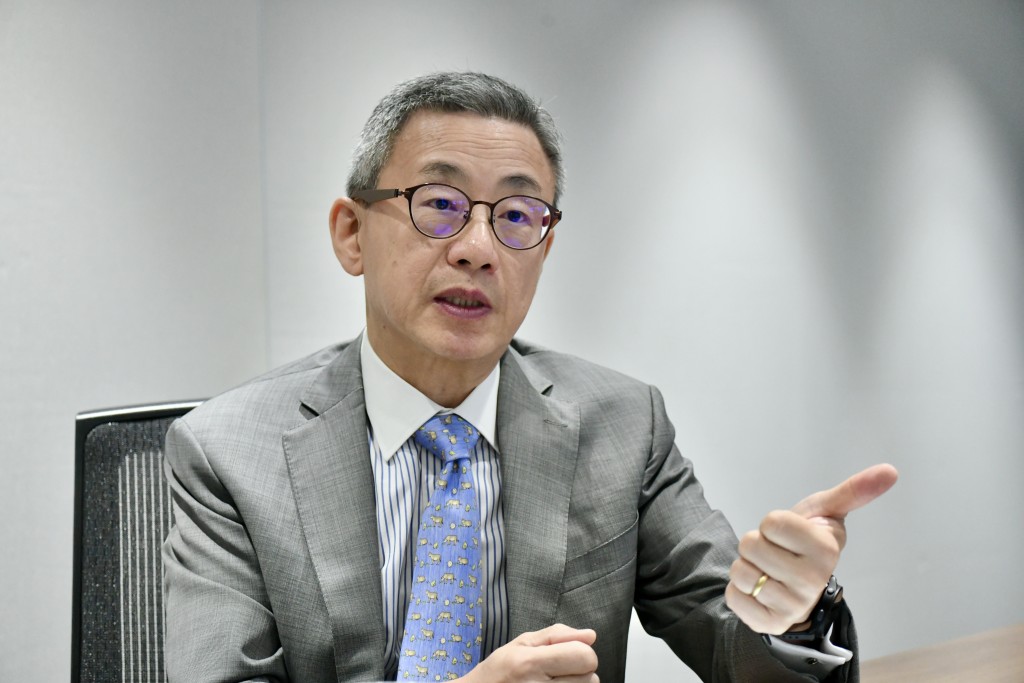 區景麟指近月與前行家及舊客戶談起,均提到特朗普為他們敲響了警鐘,並重新發現中國市場潛力。 區景麟指近月與前行家及舊客戶談起,均提到特朗普為他們敲響了警鐘,並重新發現中國市場潛力。