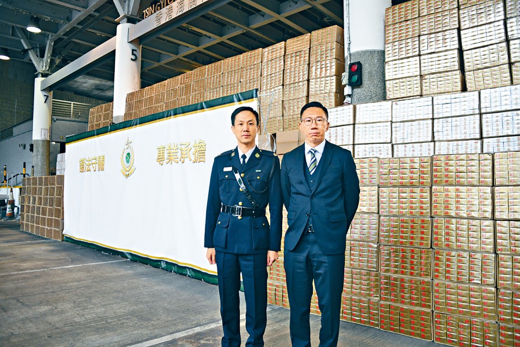 海關稅收罪案調查科監督劉良智和鐵路及渡輪口岸科副總指揮官歐陽文政講述案情。