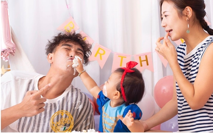 昨日是吳雲甫囡囡的1歲生日。