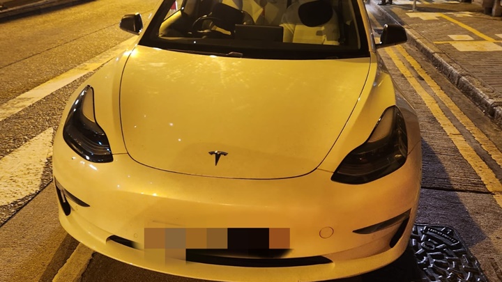 警方截獲可疑車輛，揭司機停牌期間駕駛。警方提供