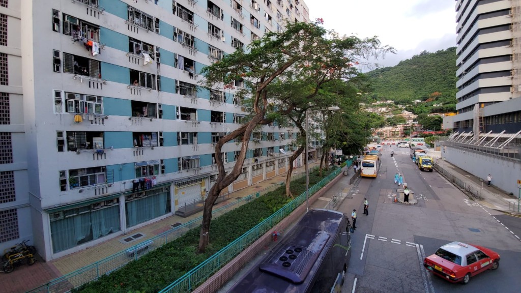 警方封鎖 祿泉樓對開 一段禾輋街