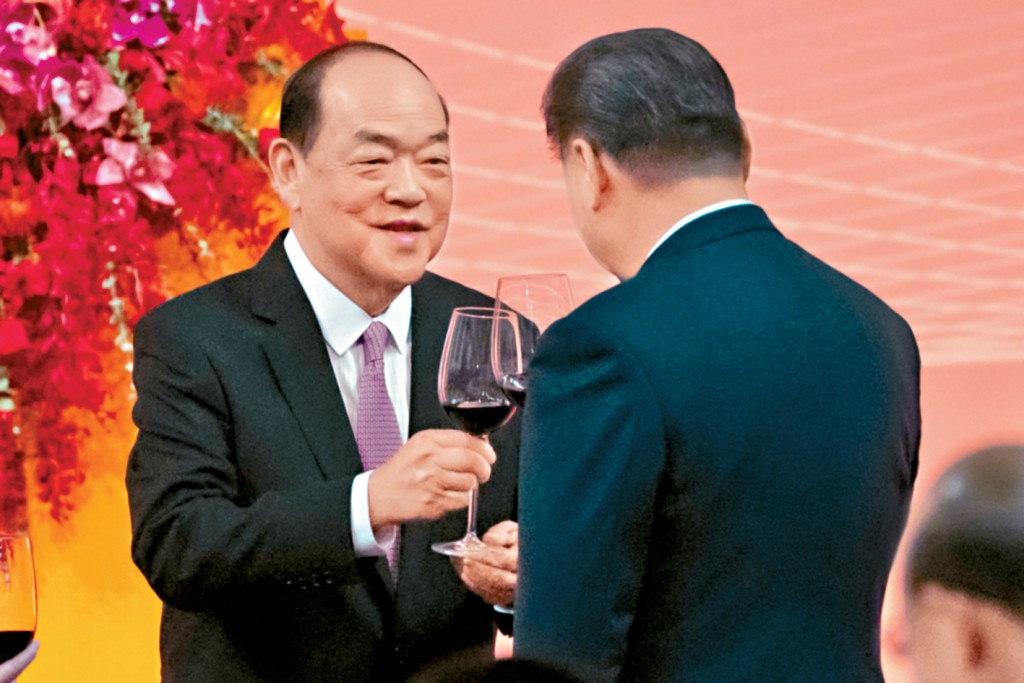 贺一诚感谢中央持续推出系列惠澳政策措施，不断为澳门发展提供新机会。