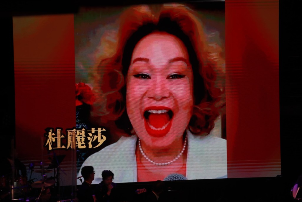 安哥環節,播出老友狄寶娜摩亞、楊寶玲、劉美君及杜麗莎的祝賀片段。 安哥環節,播出老友狄寶娜摩亞、楊寶玲、劉美君及杜麗莎的祝賀片段。