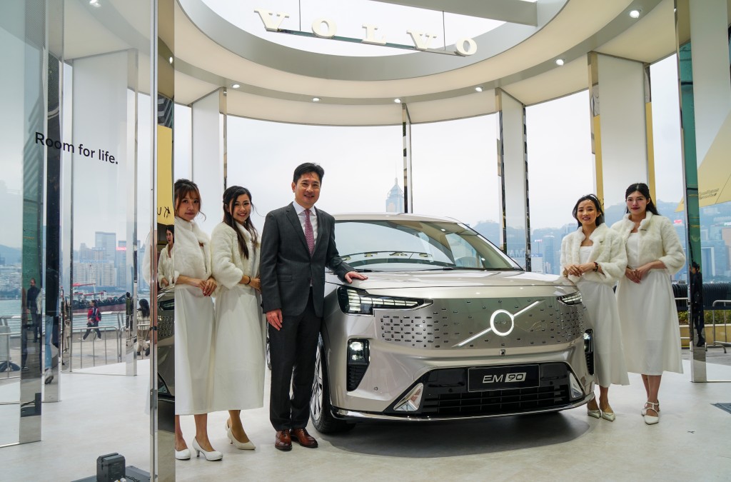 富豪Volvo EM90香港發表，瞄準純電動MPV最高檔市場。