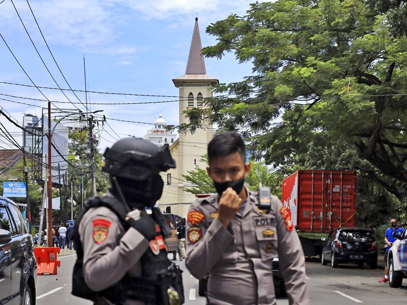 印尼南蘇拉威西省一座教堂發生懷疑自殺式炸彈襲擊。AP圖片