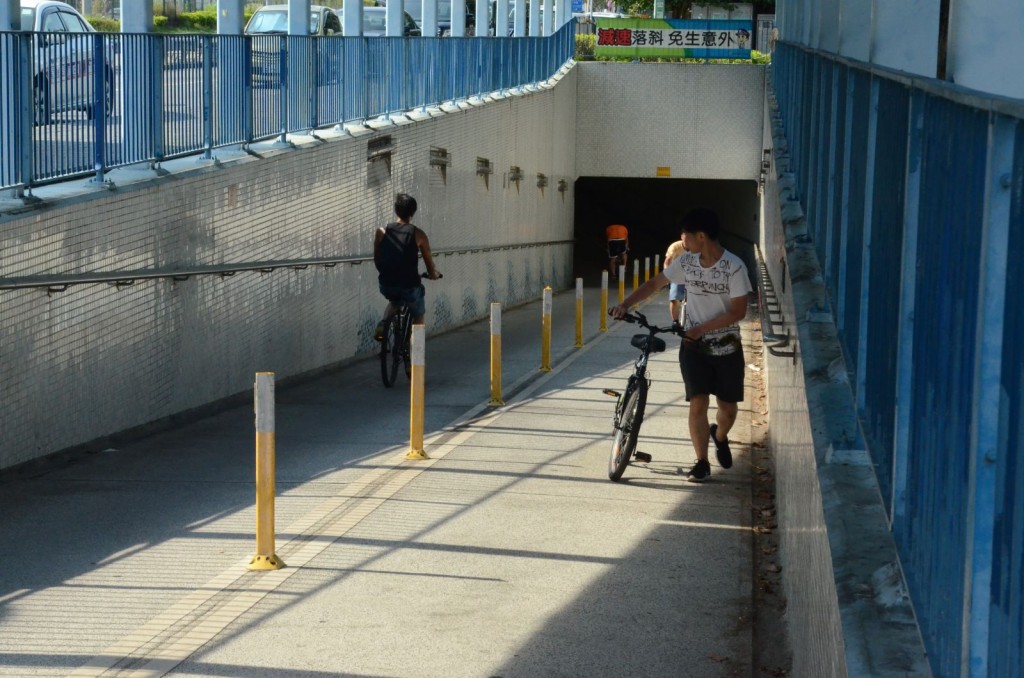 單車女科學園隧道炒車頭部重創昏迷。