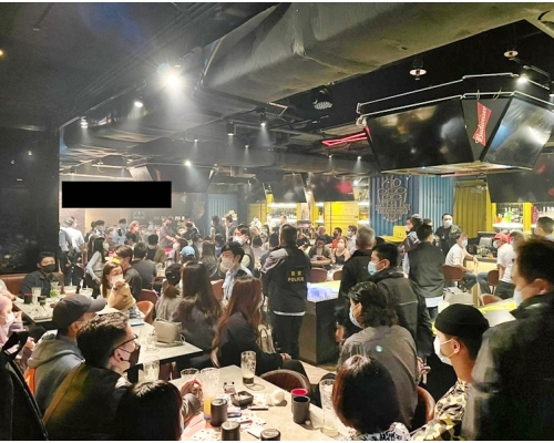 警方採取行動。
