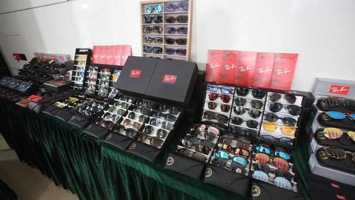 海關檢獲的冒牌太陽眼鏡。 