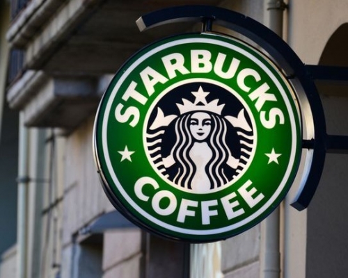 星巴克的出现，让都市人将饮咖啡成为生活态度。网上图片