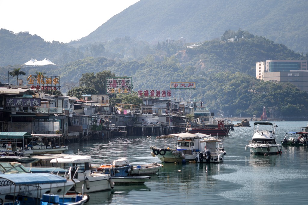 他又建議當局可借鏡澳洲，讓旅客可乘水上的士到海體任何一個位置上落。