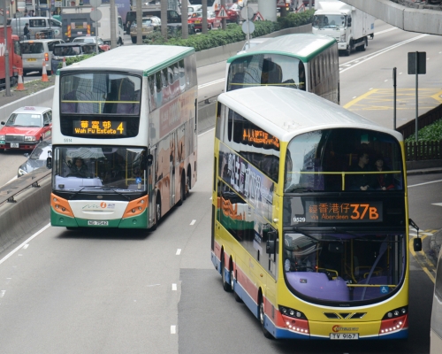 65歲或以上長者，本月15日免費搭新巴城巴。 資料圖片