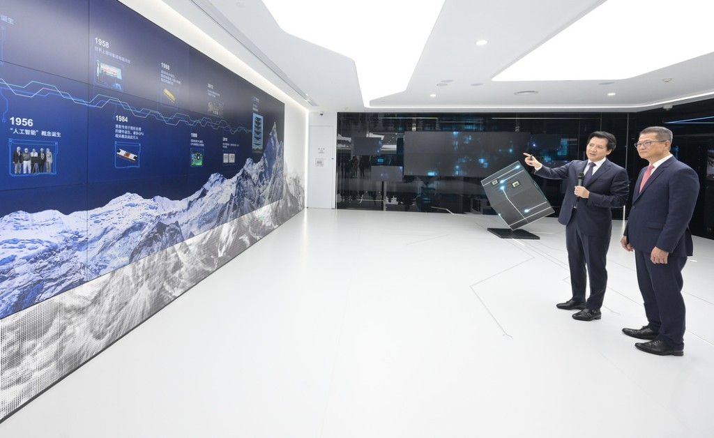 2023年陈茂波出访上海时访问了这家GPU企业，向公司负责人推介香港在「一国两制」下的各种优势。陈茂波网志图片