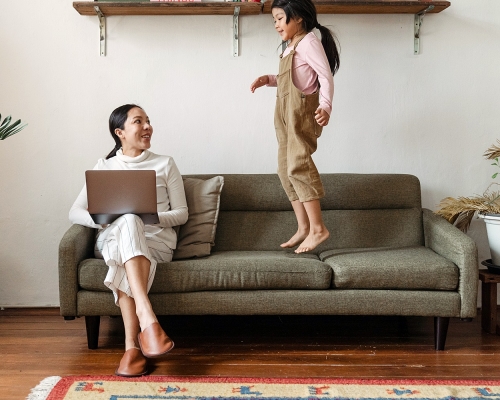 整潔的家居，一家人即使窩在家中也過得寫意。pexels圖片