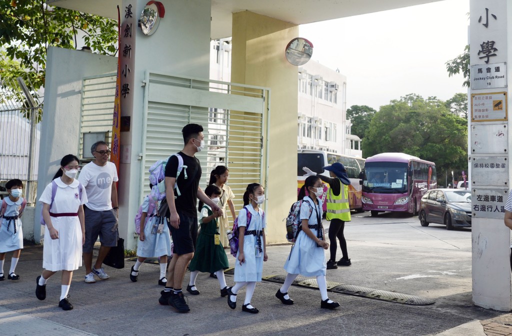經民聯倡議香港教育產業化由專上教育擴大至中小學，並提出便利境外學生及家長來港陪讀等。資料圖片