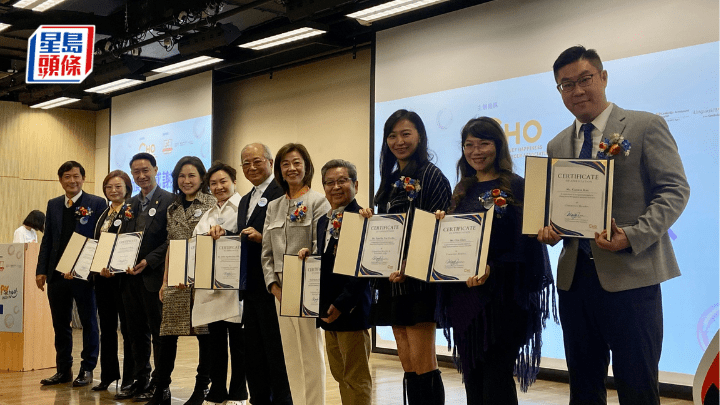 本港學童問題精神健康備受關注，有非牟利組織辦「開心校園獎勵計劃」，頒獎予31間幼稚園及中小學，以嘉許其推動開心校園文化及關注學生快樂指數。